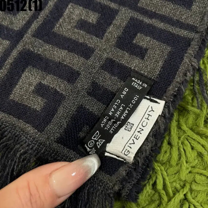[BUNJANG] Givenchy Logo Pattern Muffler / 지방시 로고 패턴 머플러/목도리
