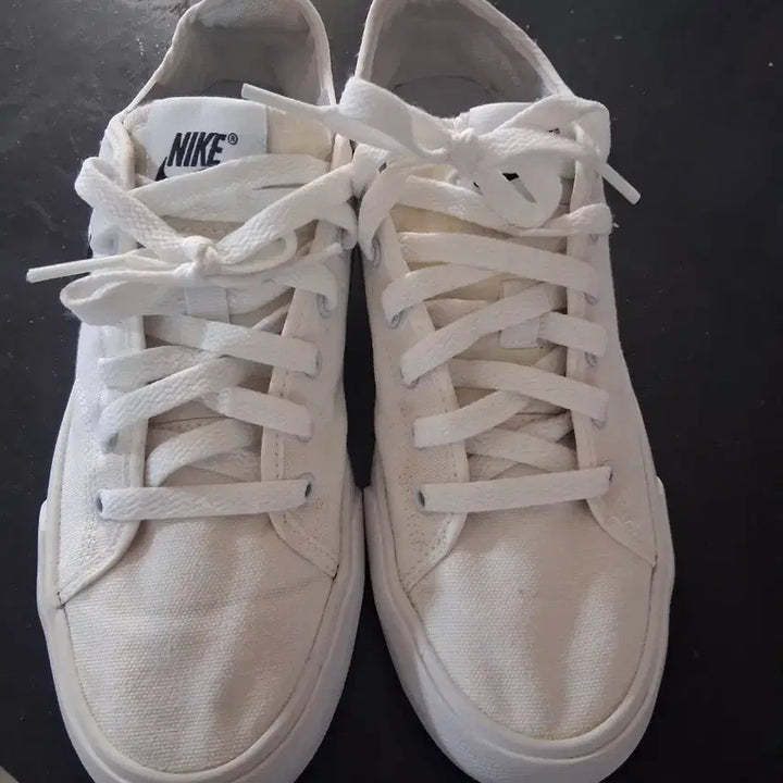 [BUNJANG] Nike White Sneakers / 나이키 흰색 스니커즈 운동화(235)