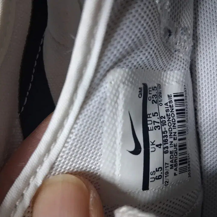 [BUNJANG] Nike White Sneakers / 나이키 흰색 스니커즈 운동화(235)