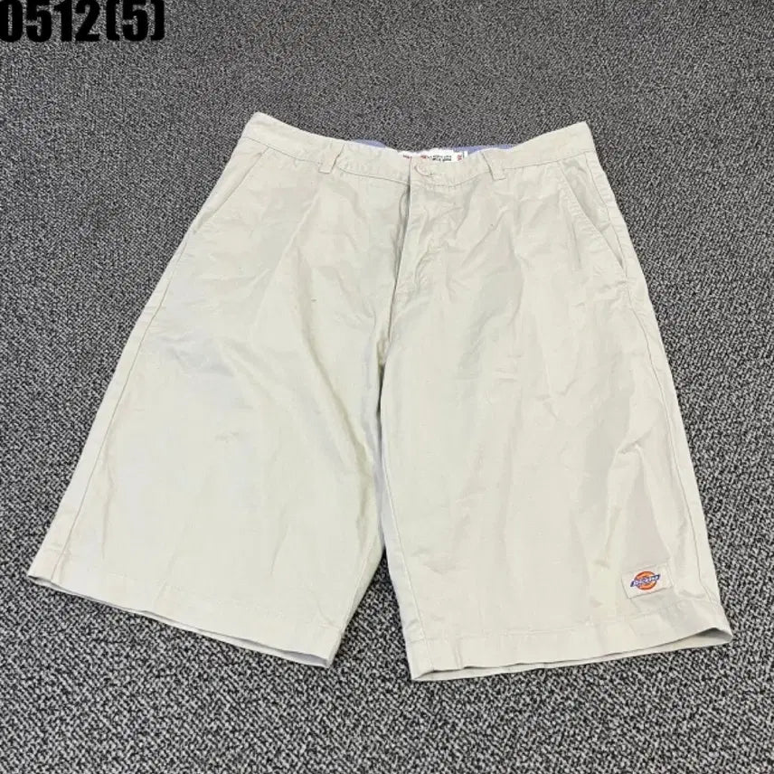 [BUNJANG] Dickies Beige Shorts Size 32 / 디키즈 베이지 반바지 32