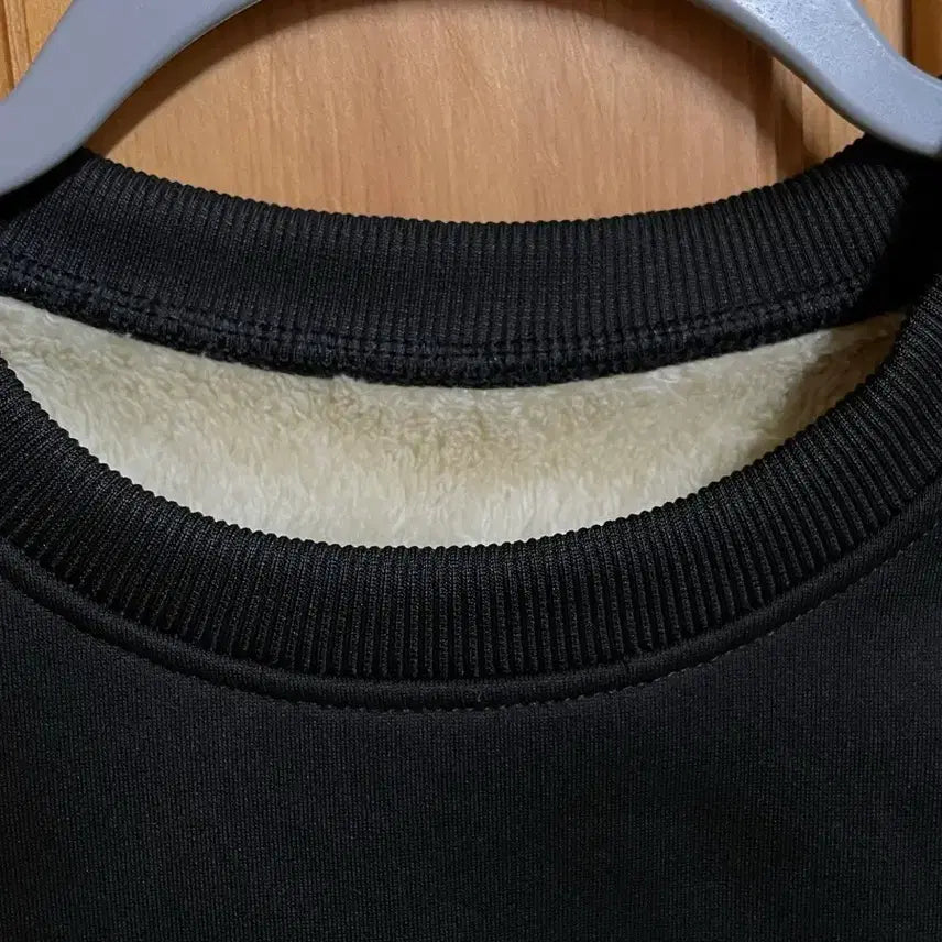 [BUNJANG] Fleece-Lined Black Sweatshirt / 털안감 블랙 맨투맨