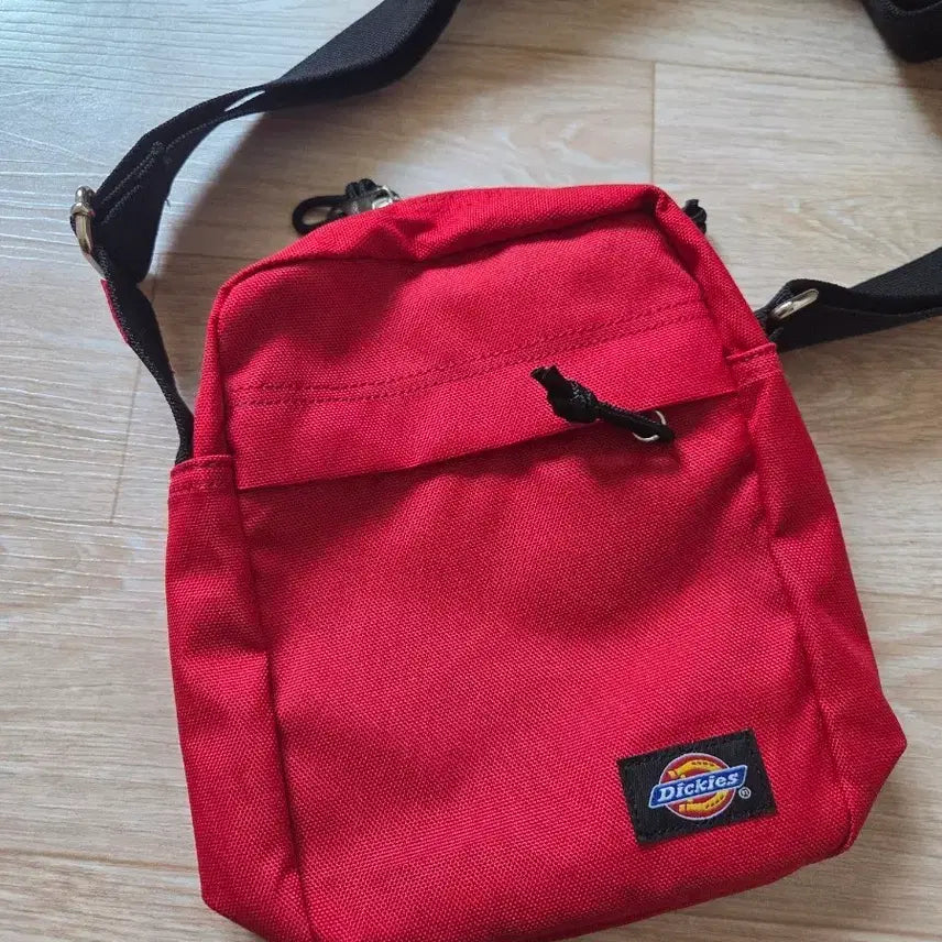 [BUNJANG] Dickies Red Mini Crossbody Bag / 디키즈 레드 미니크로스백 거의새것