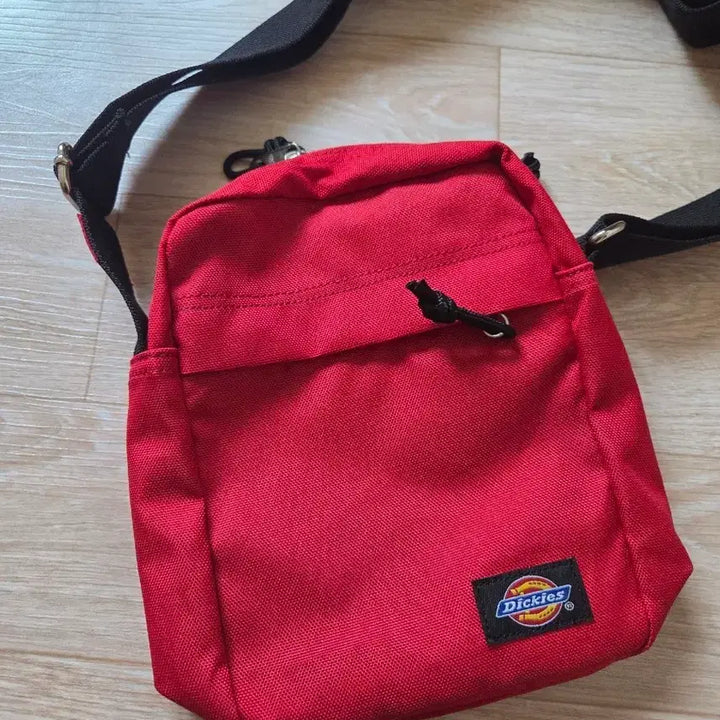 [BUNJANG] Dickies Red Mini Crossbody Bag / 디키즈 레드 미니크로스백 거의새것
