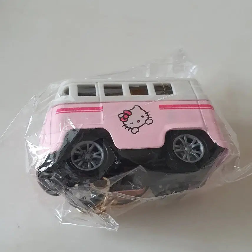 [BUNJANG] Hello Kitty Pink Mini Car Keychain / 헬로키티 자동차 미니카 피규어 핑크 키링 새상품