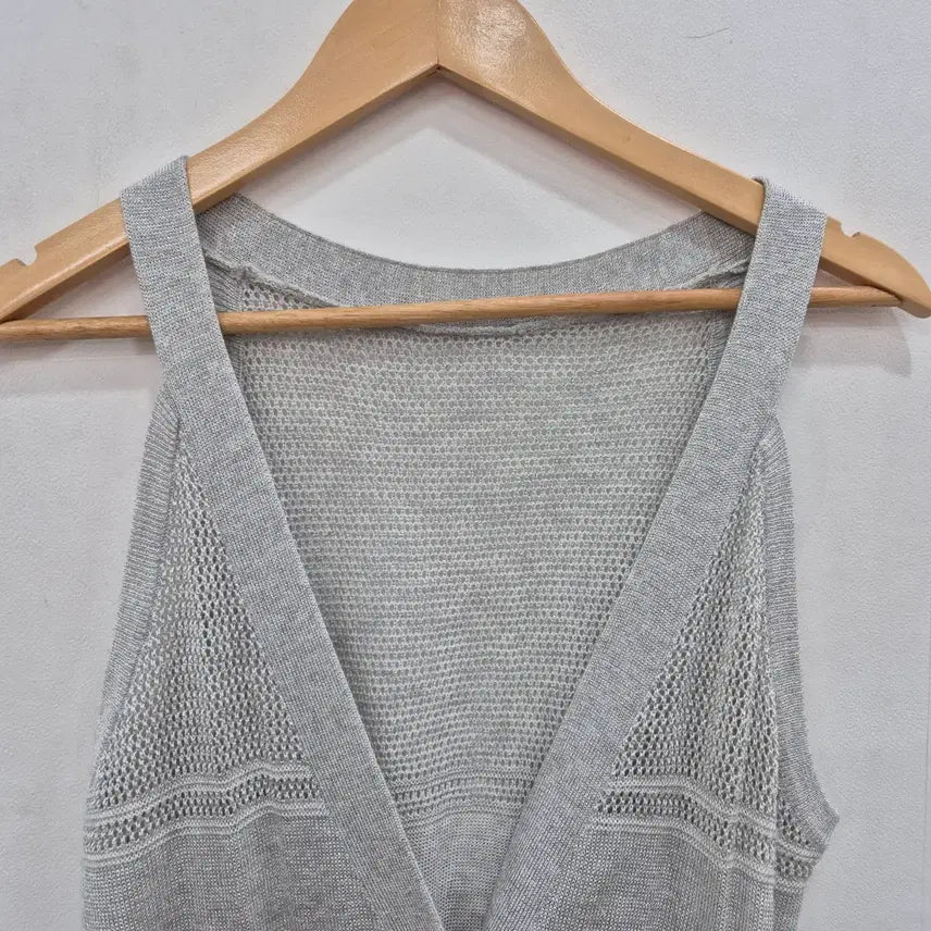 [BUNJANG] Gray Knit Vest Cardigan / 회색 니트 조끼 가디건