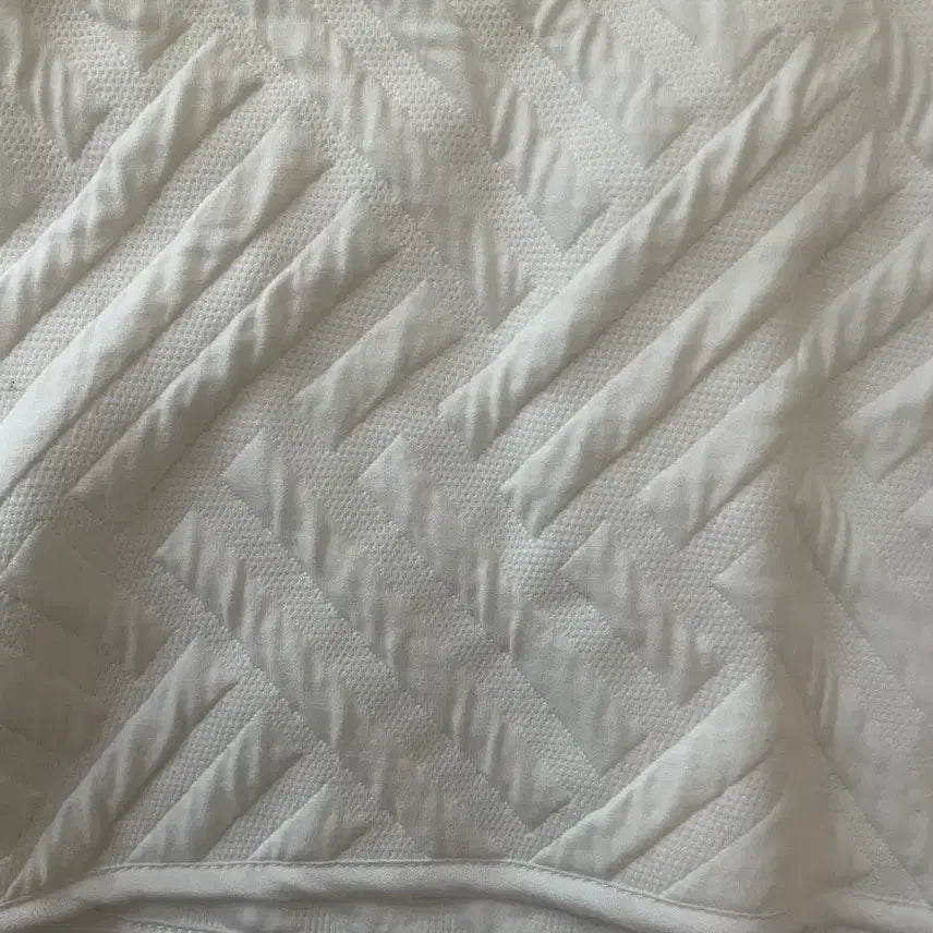 [BUNJANG] Zara White Quilted Sweatshirt M / 자라 화이트 퀼팅 맨투맨 M