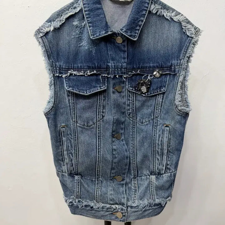 [BUNJANG] O2ND (Ozcecon) Embellished Denim Vest / 정품) O2ND 오즈세컨 한섬 데미지 디테일 데님 조끼 0