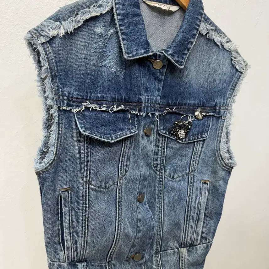 [BUNJANG] O2ND (Ozcecon) Embellished Denim Vest / 정품) O2ND 오즈세컨 한섬 데미지 디테일 데님 조끼 0