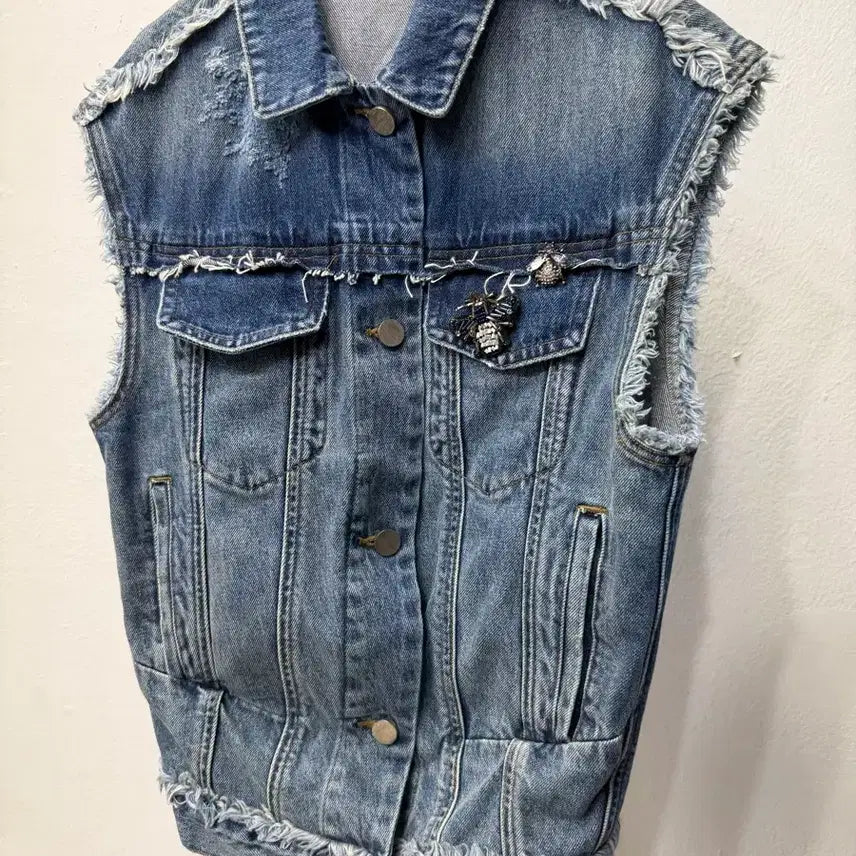 [BUNJANG] O2ND (Ozcecon) Embellished Denim Vest / 정품) O2ND 오즈세컨 한섬 데미지 디테일 데님 조끼 0