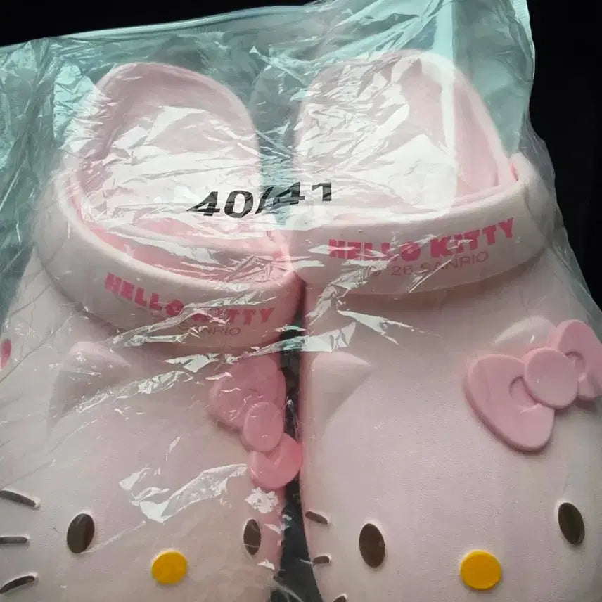 [BUNJANG] Hello Kitty Crocs Pink Size 260 (New) / 새상품:)헬로키티 크록스 핑크 260