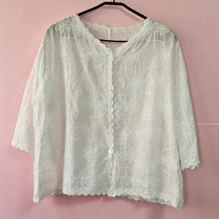 [BUNJANG] White Flower Embroidery Blouse / 화이트 플라워 자수 블라우스