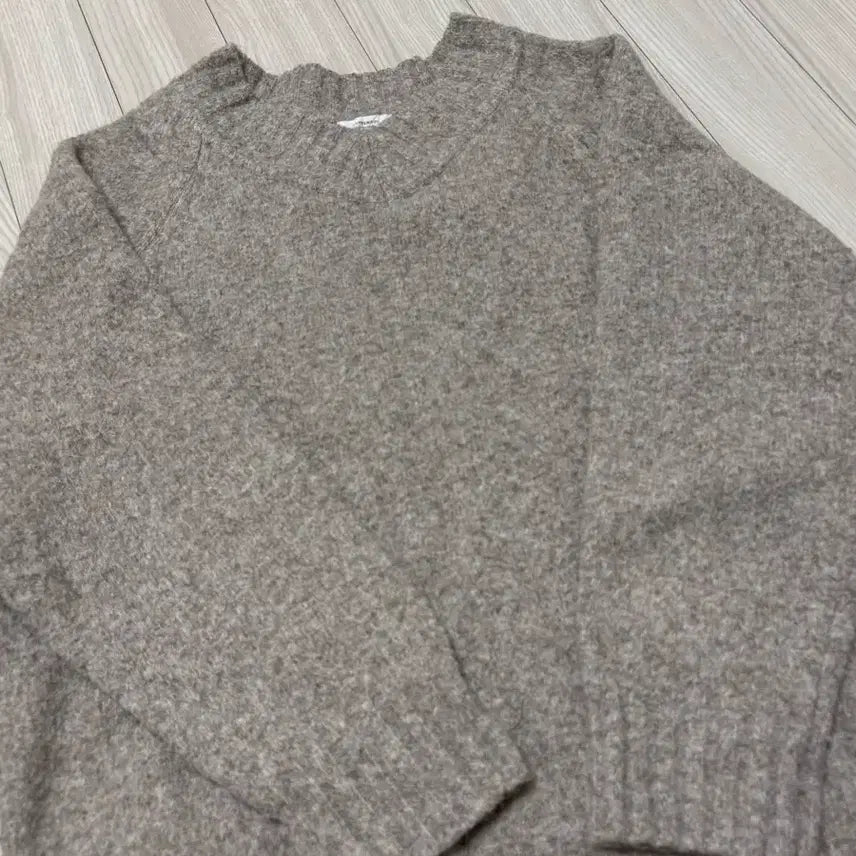 [BUNJANG] V-Neck Knit Beige / 브이넥 니트 베이지