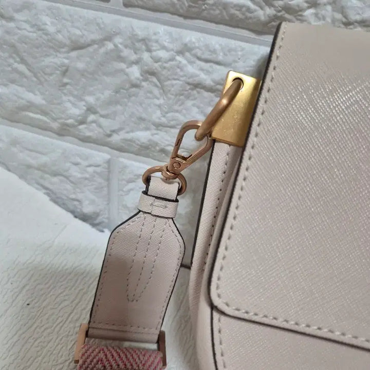 [BUNJANG] Lovecat Leather Crossbody Bag / 러브캣