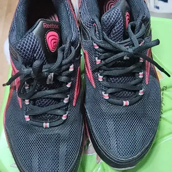 [BUNJANG] Reebok Sneakers Black/Pink / 리복 운동화 검정/핑크