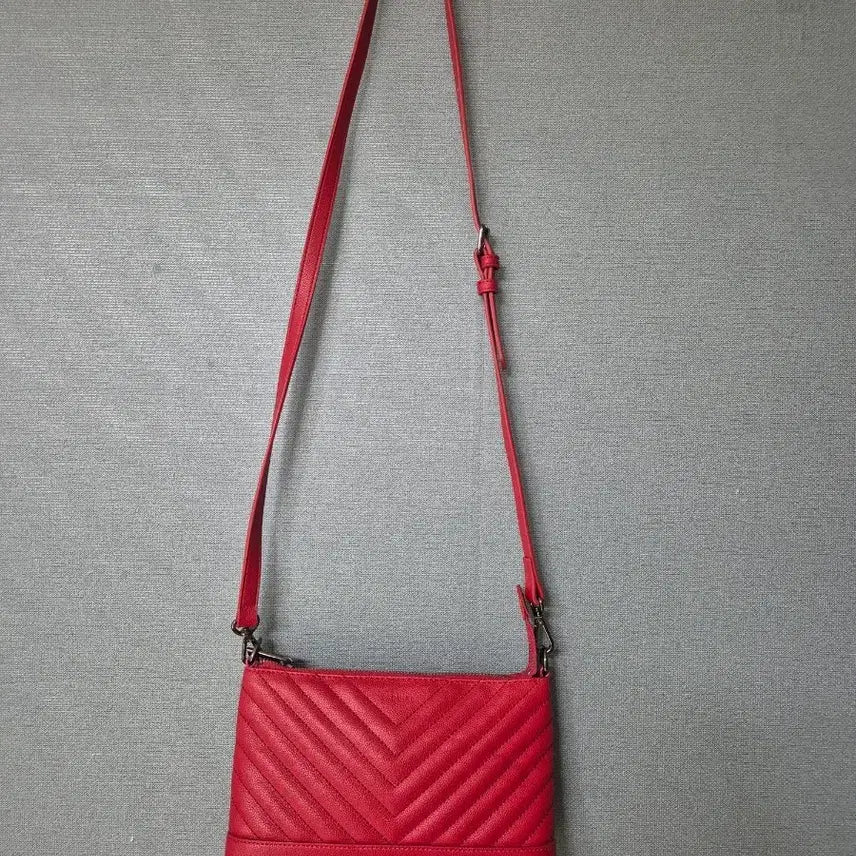 [BUNJANG] Esquire Red Quilting Crossbody Bag / 에스콰이어 레드 퀼팅 크로스백