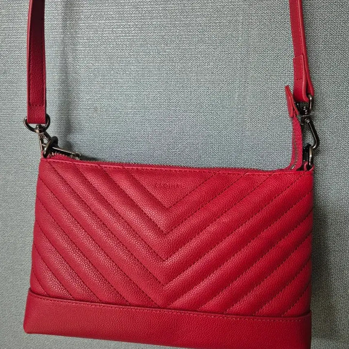 [BUNJANG] Esquire Red Quilting Crossbody Bag / 에스콰이어 레드 퀼팅 크로스백