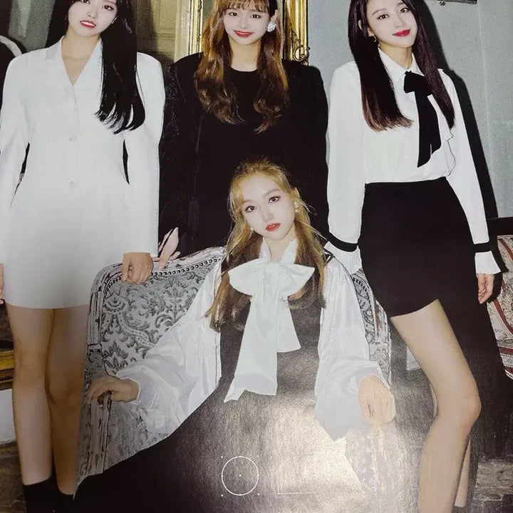 [BUNJANG] LOONA Olivia Hye xxyx Group Poster Set (3 pcs) / 이달의 소녀 올리비아 혜 xxyx 단체 포스터 3장 세트 loona