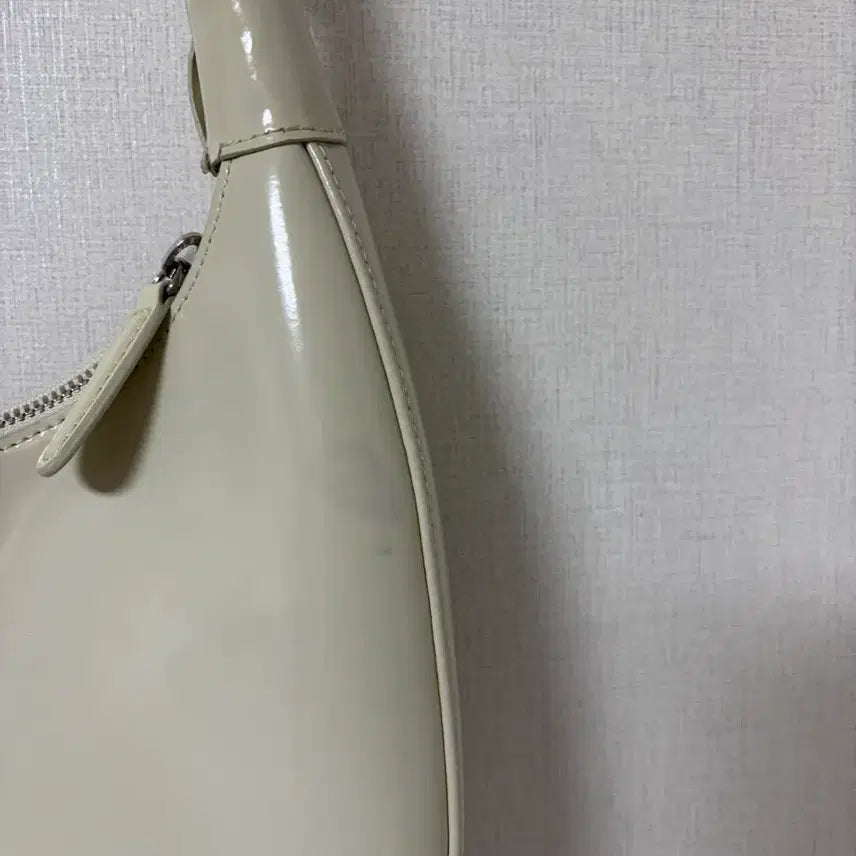 [BUNJANG] Latree Studio Pretzel Bag Cream / 레이트리 스튜디오 프레첼백 크림