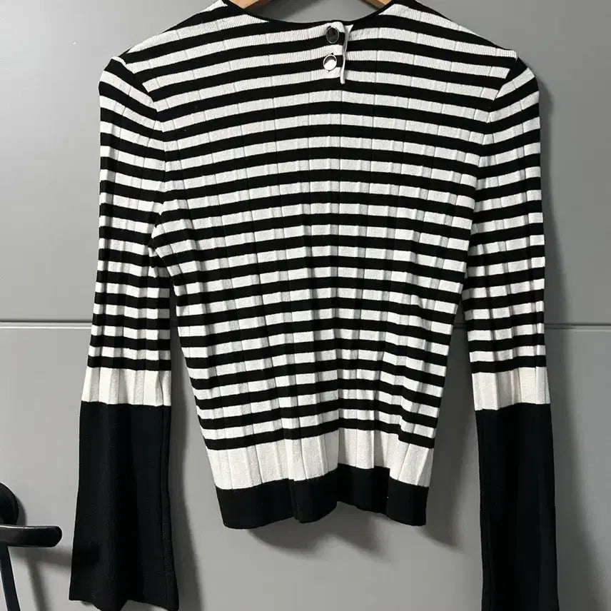 [BUNJANG] Black/White Stripe Knit Long Sleeve T-Shirt / 블랙/화이트 스트라이프 니트 긴팔티
