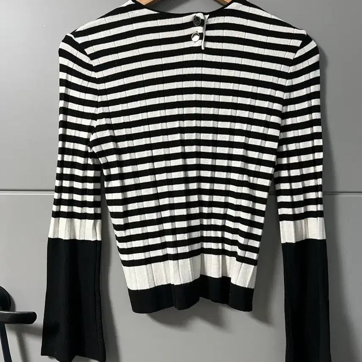 [BUNJANG] Black/White Stripe Knit Long Sleeve T-Shirt / 블랙/화이트 스트라이프 니트 긴팔티