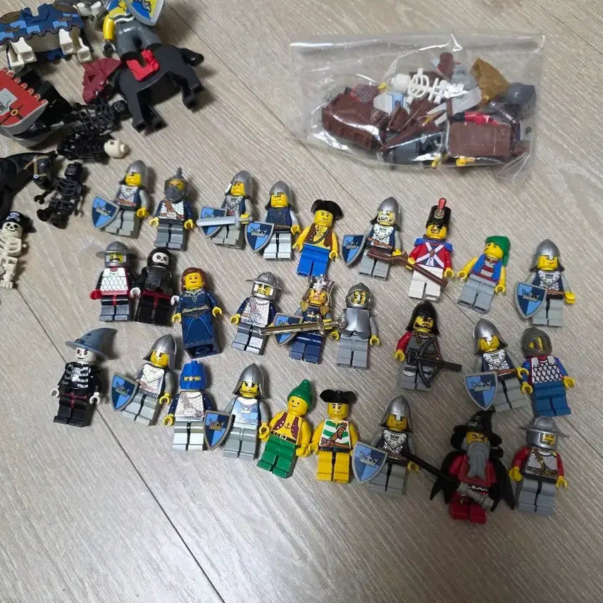 [BUNJANG] LEGO Castle Minifigure Knights &amp; Skeletons Bundle Set / 레고 캐슬 미니피겨 기사 해골 일괄