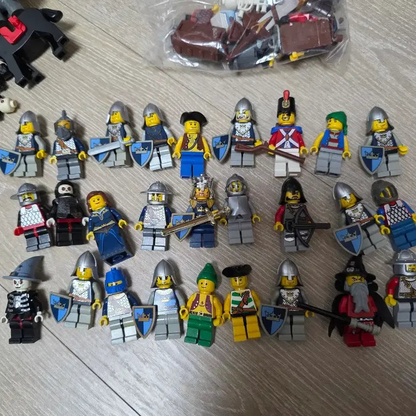 [BUNJANG] LEGO Castle Minifigure Knights &amp; Skeletons Bundle Set / 레고 캐슬 미니피겨 기사 해골 일괄