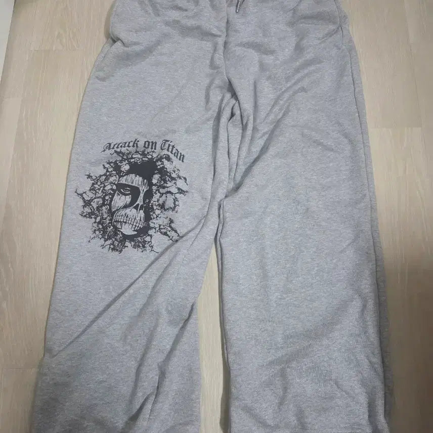 [BUNJANG] Attack on Titan Wide Sweatpants Grey / 진격의 거인 와이드 스웨트 팬츠 회색