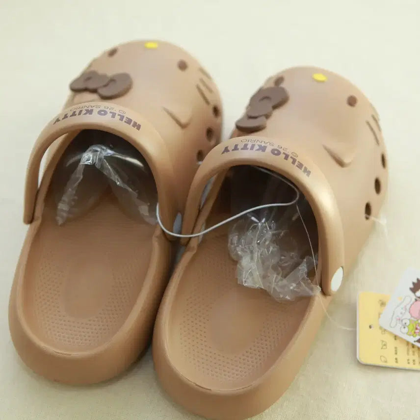 [BUNJANG] Sanrio Hello Kitty Crocs Slippers Chocolate Color / 산리오 헬로키티 크록스 슬리퍼 초콜릿색