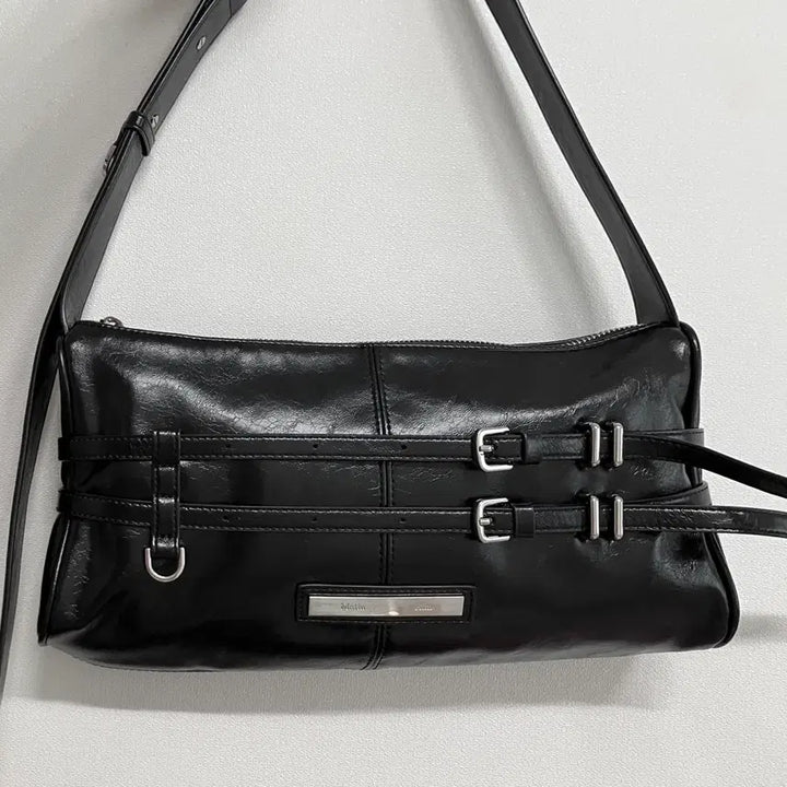 [BUNJANG] Matin Kim Belted Strap Shoulder Bag / 마뗑킴 벨티드 스트랩 숄더 백