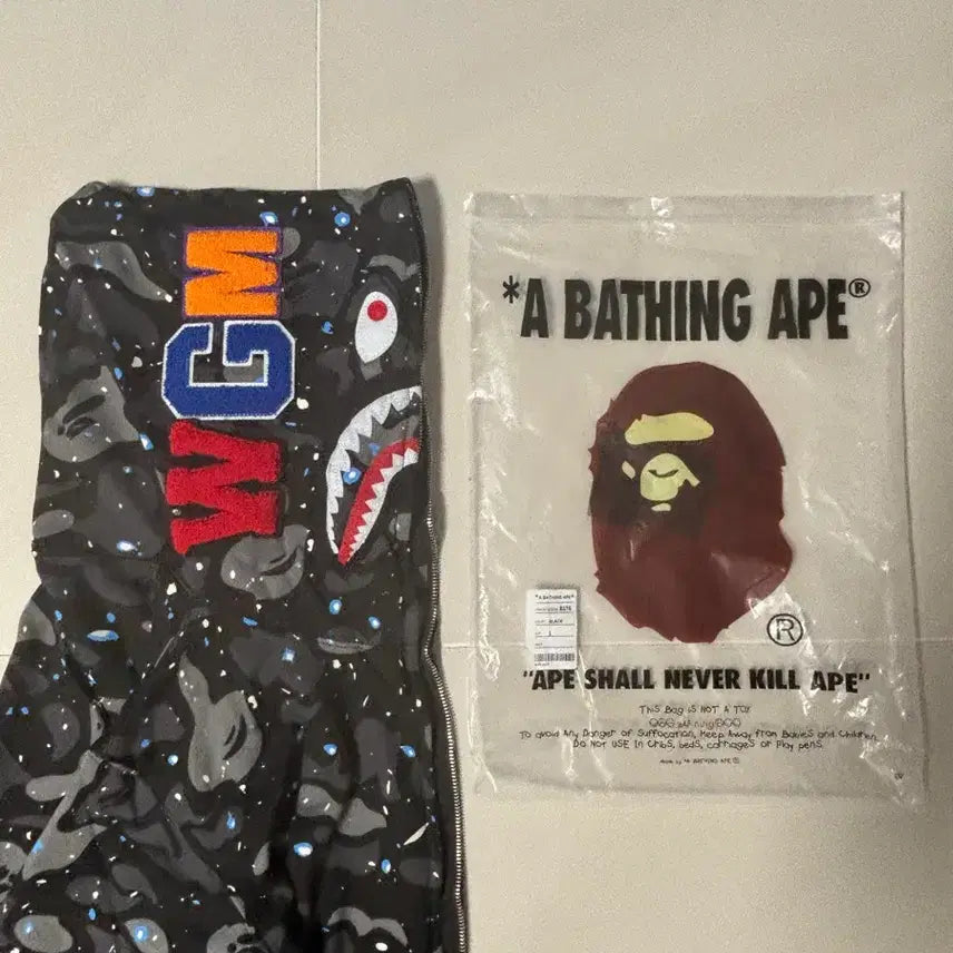 [BUNJANG] A BATHING APE Space Camo Shark Hoodie / 베이프 스페이스 카모 샤크 후드집업