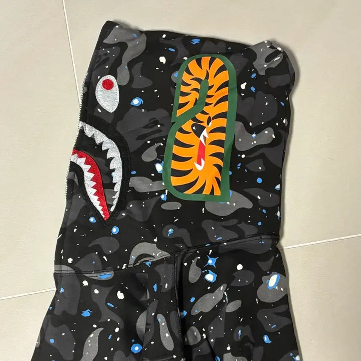 [BUNJANG] A BATHING APE Space Camo Shark Hoodie / 베이프 스페이스 카모 샤크 후드집업