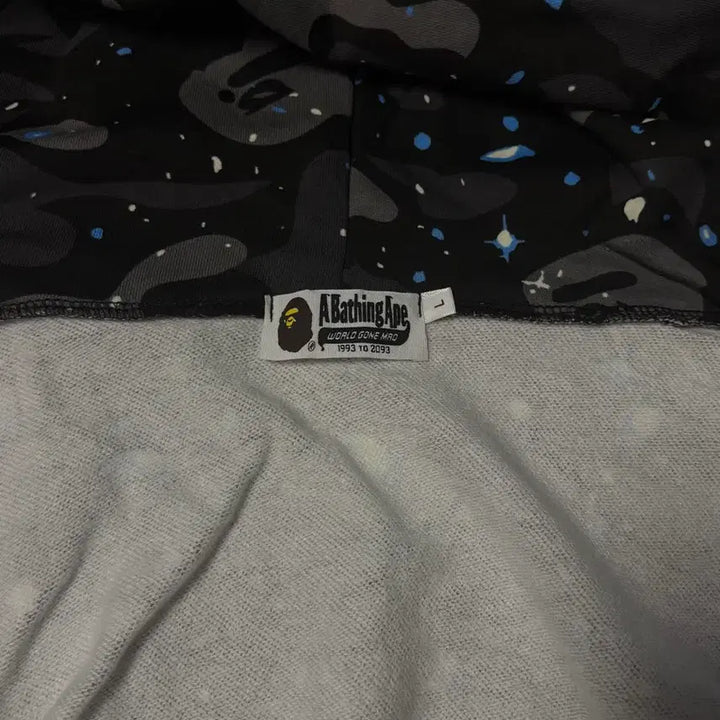[BUNJANG] A BATHING APE Space Camo Shark Hoodie / 베이프 스페이스 카모 샤크 후드집업