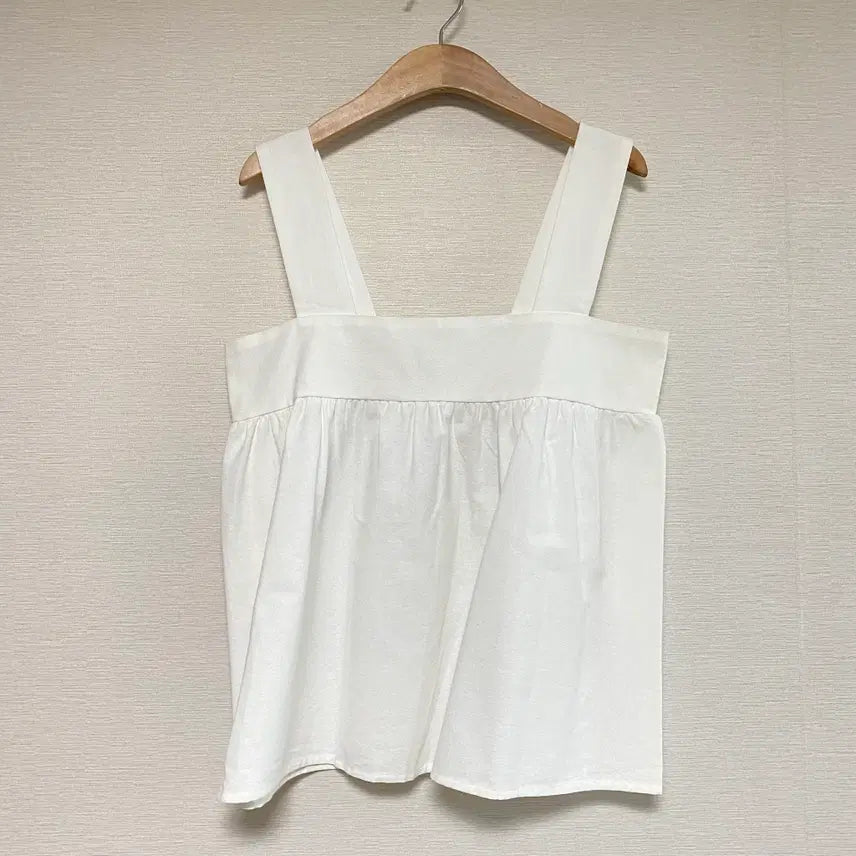 [BUNJANG] White Shirring Sleeveless Blouse / 화이트 셔링 슬리브리스 블라우스