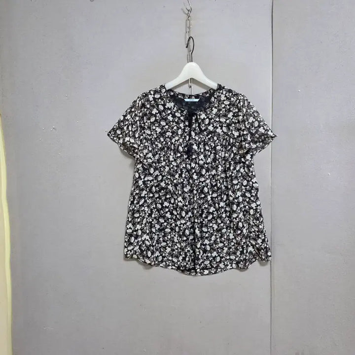[BUNJANG] BCBG Flower Chiffon Blouse / BCBG 플라워 쉬폰 블라우스 66  n5216