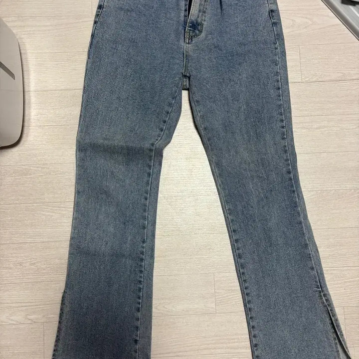 [BUNJANG] Million Kor Bootcut Jeans / 밀리언코르 부츠컷 청바지