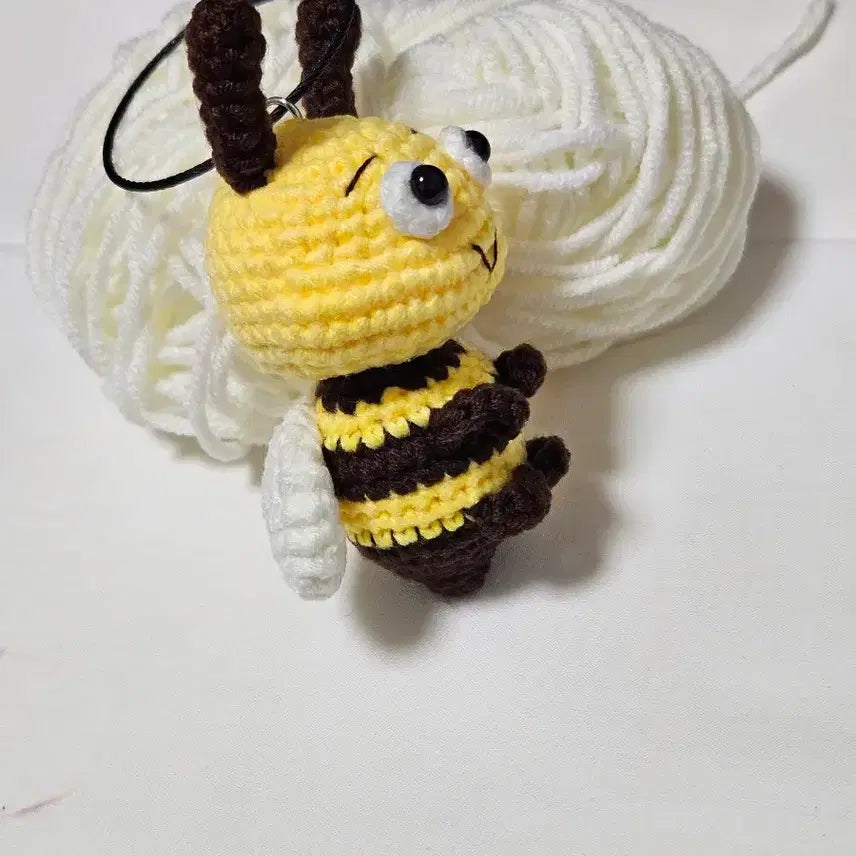 [BUNJANG] Handmade Knitted Honey Bee Keychain / 귀여운 꿀벌 키링