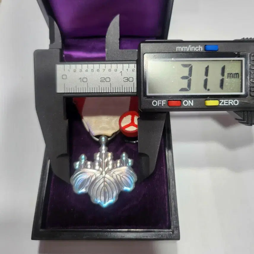 [BUNJANG] Sterling Silver Rising Sun Medal with Case / [은제훈장] 일본 욱일장 훈장 포장 케이스 포함 K123