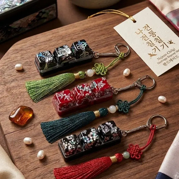 [BUNJANG] Handmade Nacre Inlaid Keycap &amp; Tassel Keychain Set / 전통 자개 감성 핸드메이드 키캡 키링 태슬 키링(2개세트)