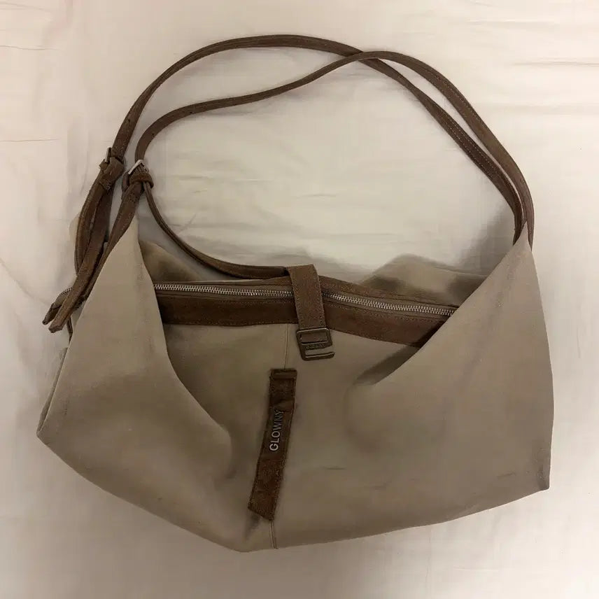 [BUNJANG] Glowny Suede Hobo Bag - Sand / 글로니 스웨이드 호보백