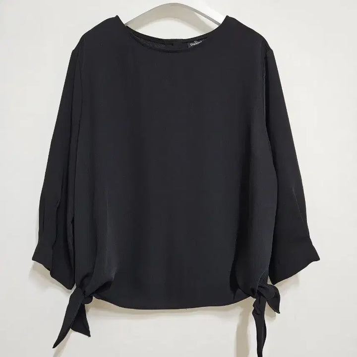 [BUNJANG] Back Button Flowy Blouse / 뒷단추 찰랑 블라우스