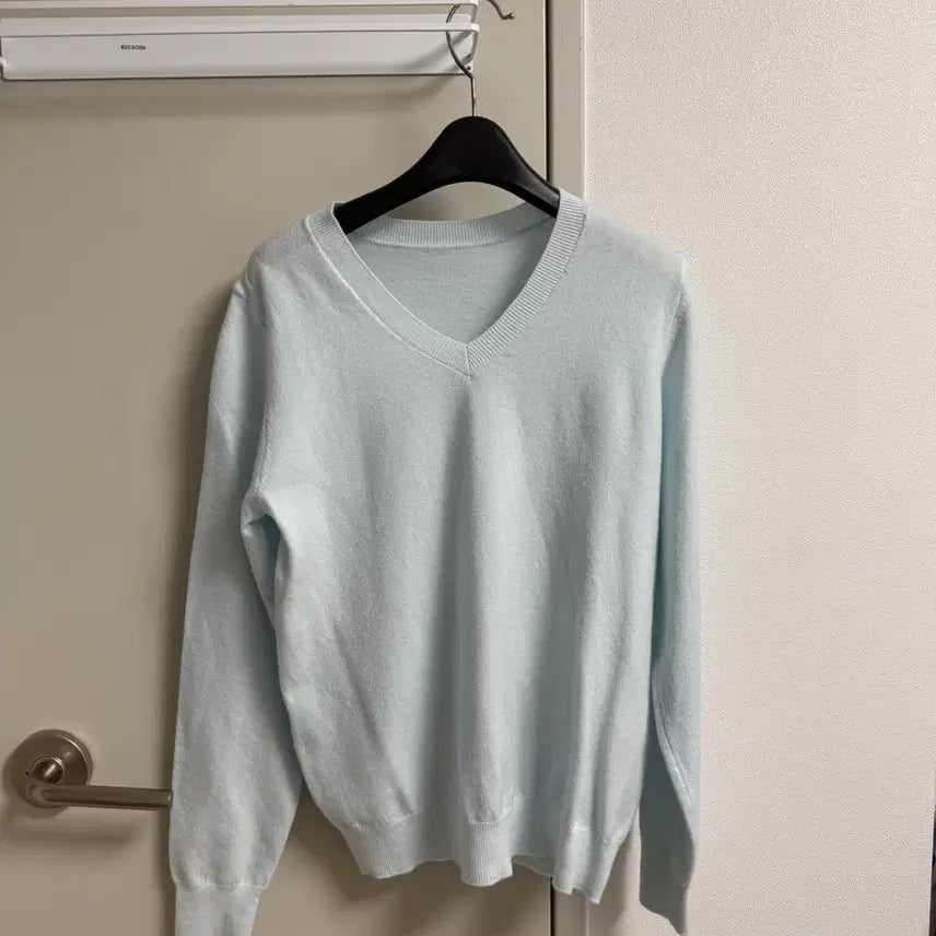 [BUNJANG] V-Neck Spring Knit - Sky Blue / V넥 하늘색 봄니트 새상품 4만원구매