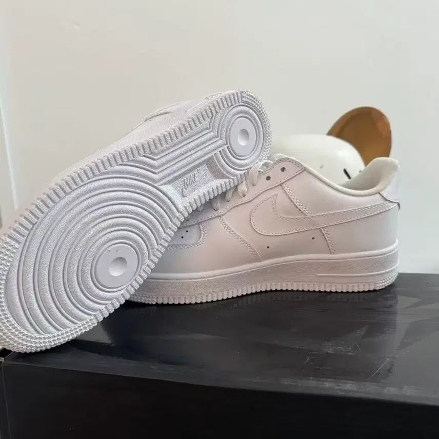 [BUNJANG] Nike x Supreme Air Force 1 Low White (255mm) / 나이키 x 슈프림 에어포스 1 로우 화이트 255MM