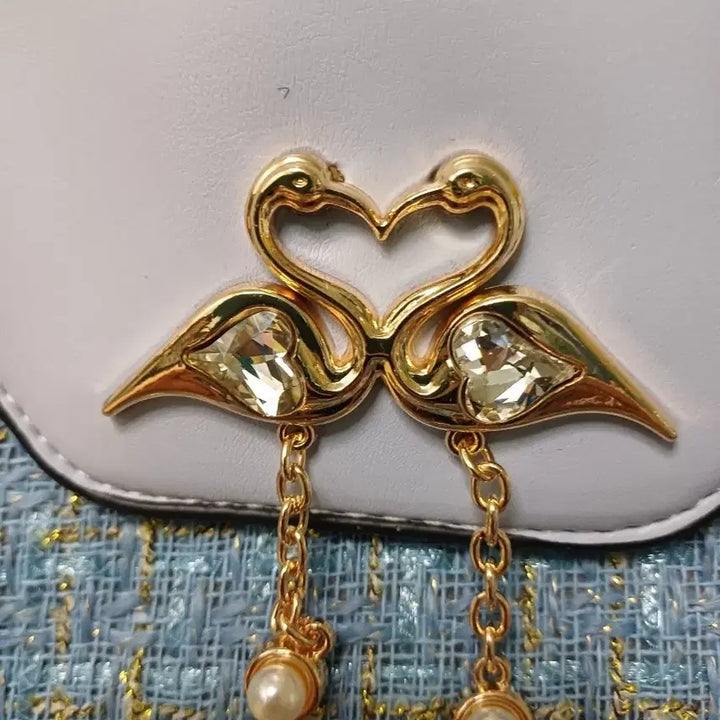 [BUNJANG] White Swan Chain Crossbody Bag / 스완 장식 화이트 체인 크로스백