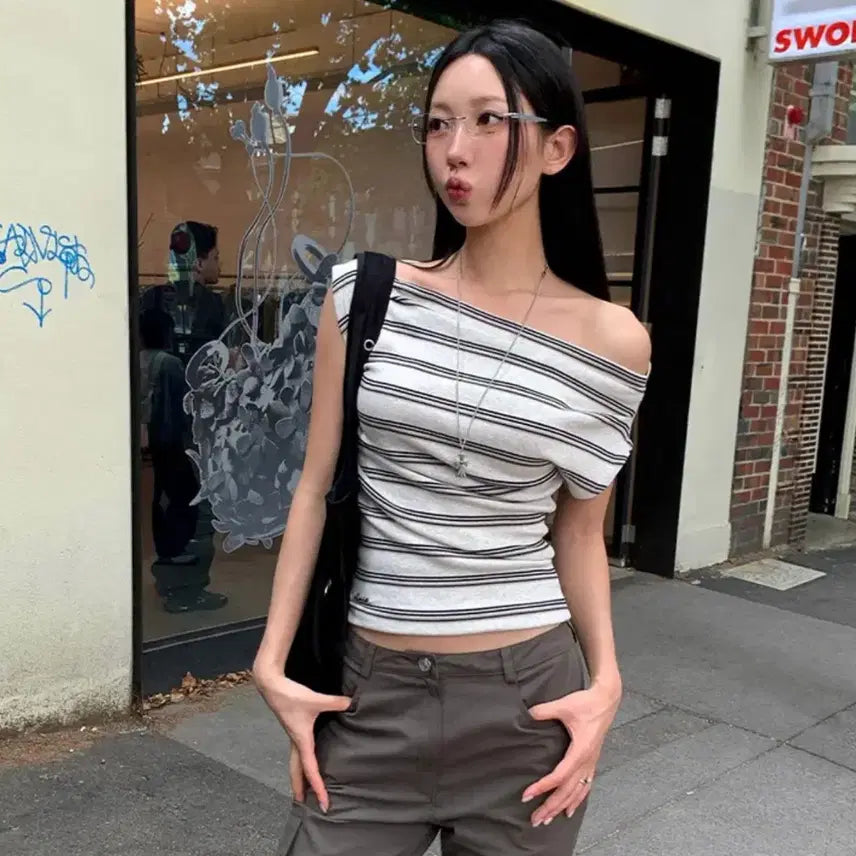 [BUNJANG] BaeDeli Stripe Off-Shoulder Top (Oatmeal/Black) / 일택포,새상품) 블랙,오트밀 일괄 에이블리 베이델리 스트라이프 오프숄더
