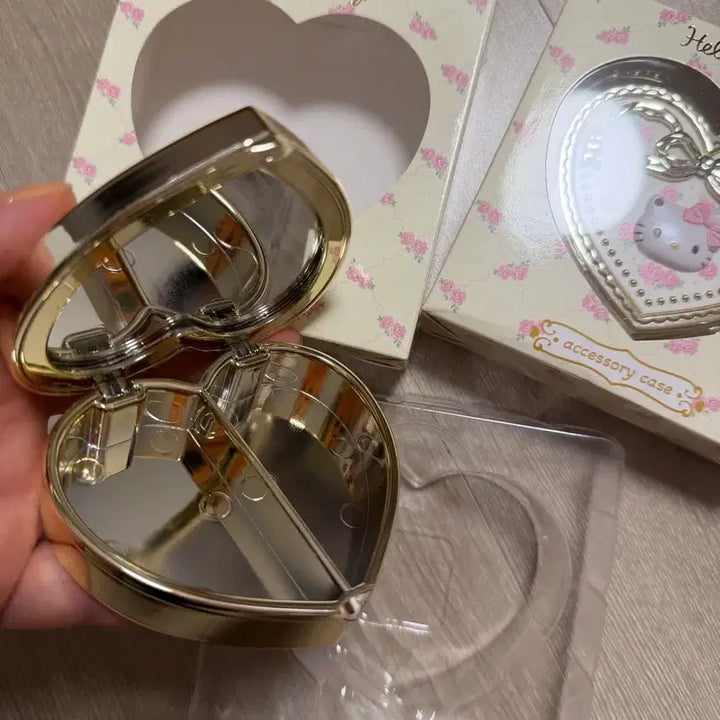 [BUNJANG] Hello Kitty Mirror Accessory Organizer / 헬로키티 거울 악세사리 보관함
