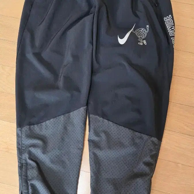[BUNJANG] Nike Worldwide Track Running Pants Black / 나이키 Worldwide 트랙 러닝 팬츠