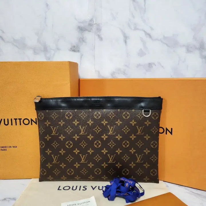 [BUNJANG] Louis Vuitton Monogram Embossed Discovery Clutch Full Set / 루이비통 디스커버리 모노그램 클러치 풀세트