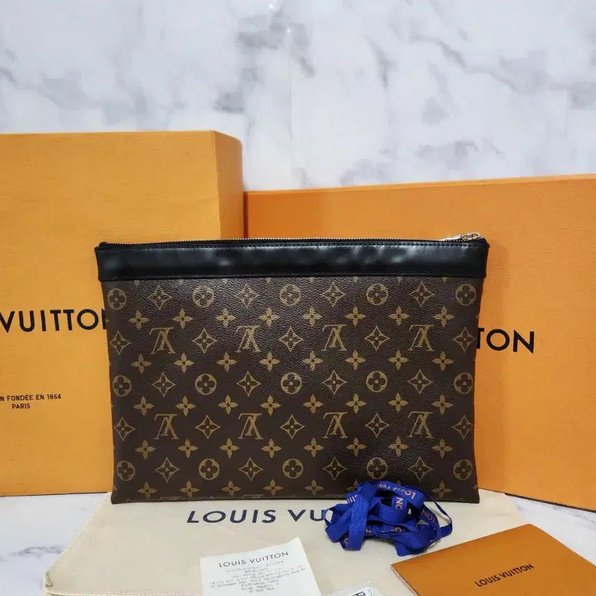 [BUNJANG] Louis Vuitton Monogram Embossed Discovery Clutch Full Set / 루이비통 디스커버리 모노그램 클러치 풀세트