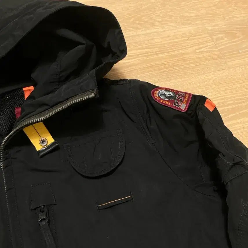 [SOLD OUT] 파라점퍼스 블랙 후드 봄버 자켓