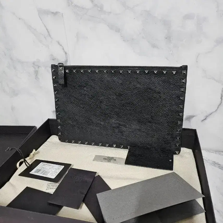 [BUNJANG] Valentino Rockstud Clutch Black Full Set / 발렌티노 락스터드 클러치 블랙 풀세트